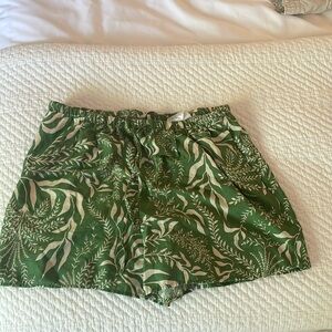HM green pull on shorts.